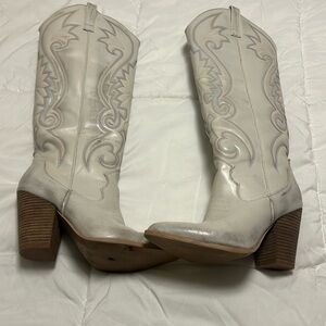 Steve Madden distressed Lasso white knee high boot size 9